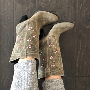 NWOB Seychelles Floral Boots